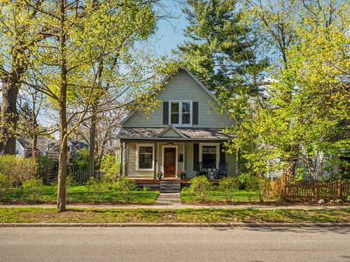 821 Webster St, Traverse City, MI, 49686-2736 | Card Image