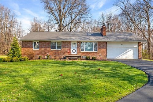 67 Valencia Dr, Cuyahoga Falls, OH, 44223-2635 | Card Image