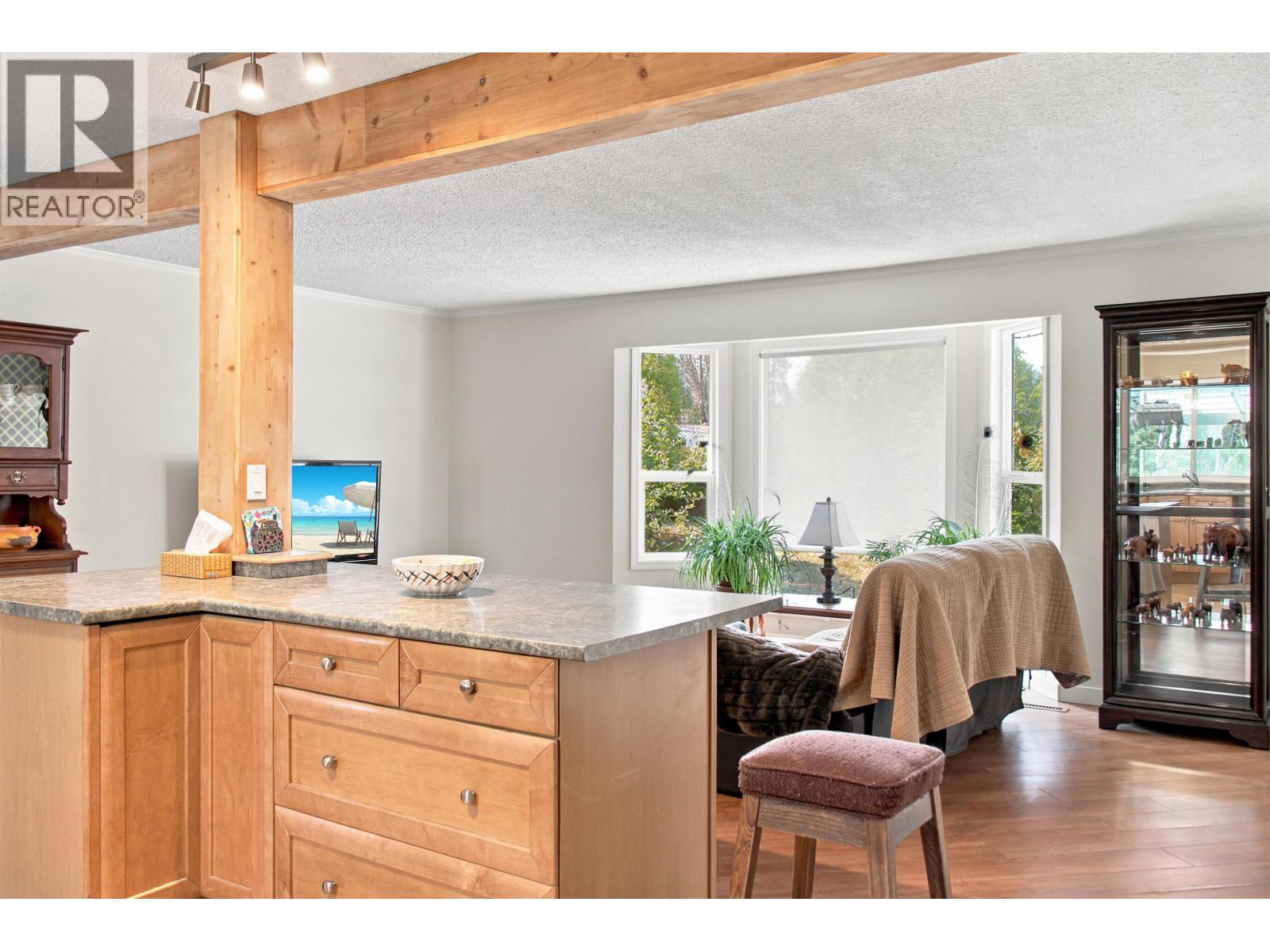 Residential in 103 Mile House 4