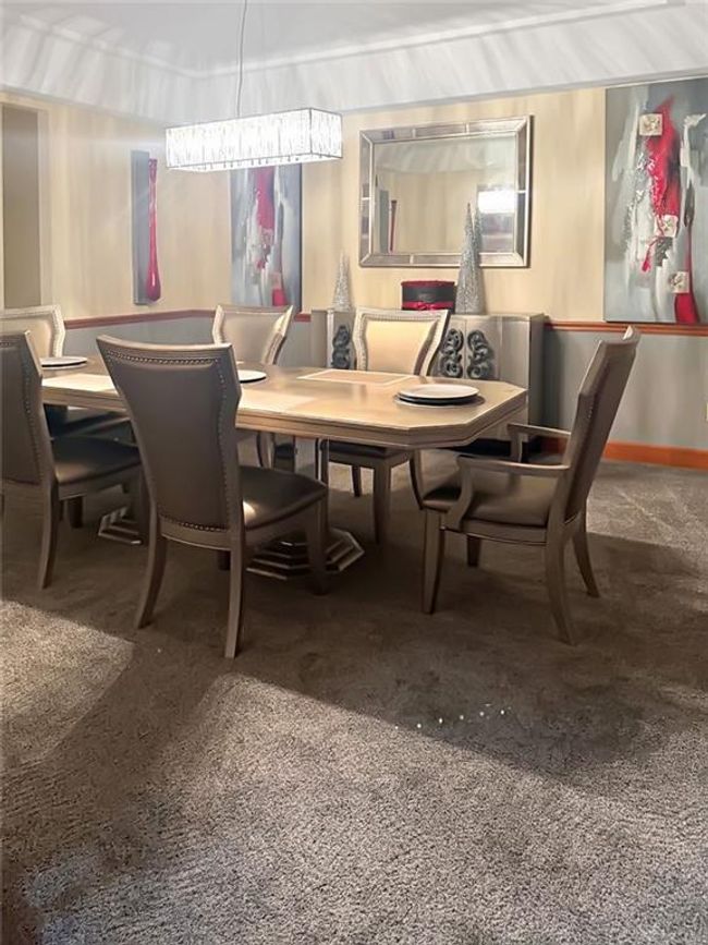 Formal Dining Room | Image 12