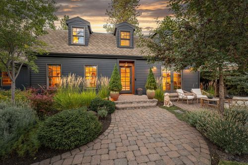 2256 Nw Eastes St, Bend, OR, 97703-1118 | Card Image