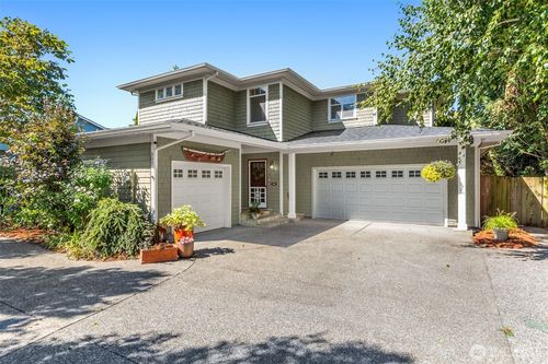 902 S Linden Ln, Tacoma, WA, 98465-1105 | Card Image