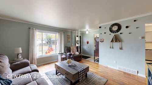 527 Leland St, Flushing, MI, 48433-3302 | Card Image
