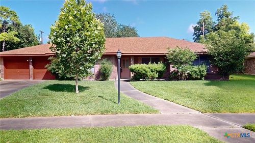 107 Hampton Ct, Victoria, TX, 77904-2218 | Card Image