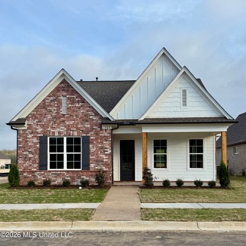 502 Bolivar Dr, Nesbit, MS, 38651-1062 | Card Image