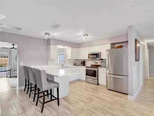 2142 Crystal Dr, Fort Myers, FL, 33907-4148 | Card Image