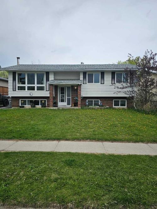 5518 13 Avenue, Edson, AB, T7E1H7 | Card Image