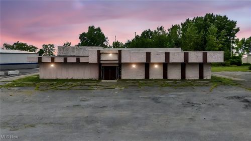 4876 W Erie Ave, Lorain, OH, 44053-1332 | Card Image