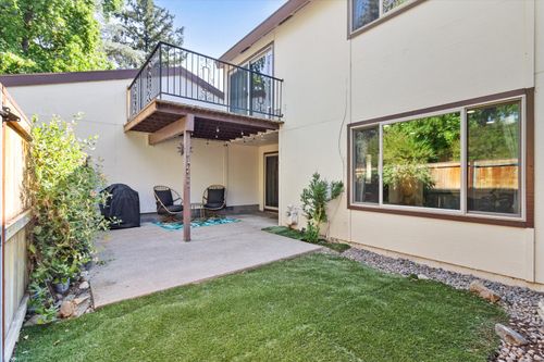 320 Eastwood Dr, Medford, OR, 97504-7580 | Card Image