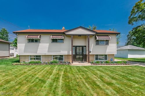 22901 Vera Street, Warrensville Heights, OH, 44128 | Card Image