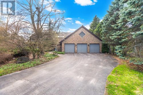 126 Curtis Crescent, King (King City), ON, L7B1C2 | Card Image