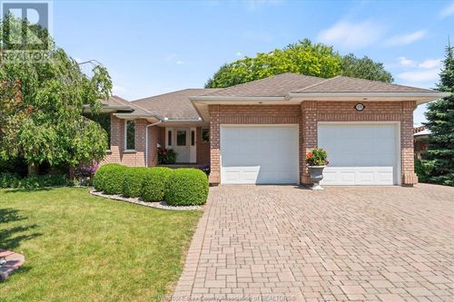 575 Wigle St, Amherstburg, ON, N9V3Y2 | Card Image