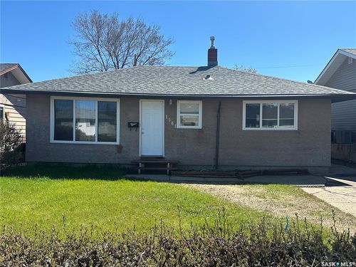 1561 Regent St, Regina, SK, S4N1S1 | Card Image