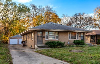 2910 49th Place, Home with 2 bedrooms, 2 bathrooms and null parking in Des Moines IA | Image 2