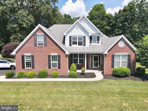 4 Austin Dr, Robesonia, PA, 19551-9564 | Card Image