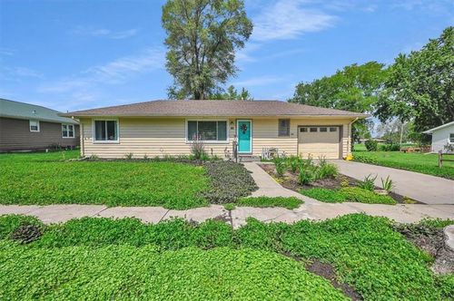 208 4th St, Winchester, KS, 66097-4001 | Card Image