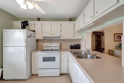 371 - 921 Gardenia Drive, Condo with 2 bedrooms, 2 bathrooms and null parking in Delray Beach FL | Image 3