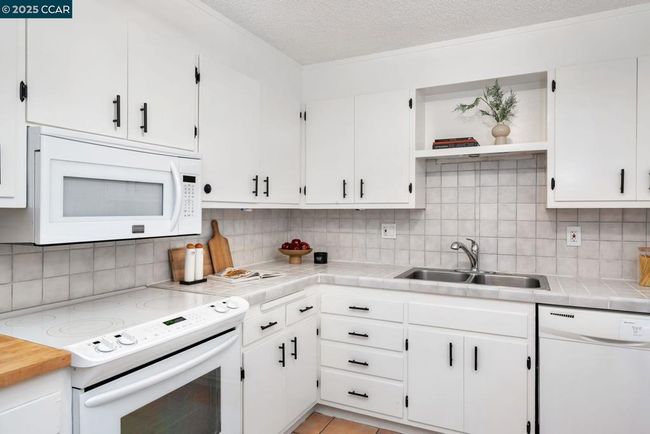 101 - 2 Panoramic Way, Condo with 2 bedrooms, 1 bathrooms and 1 parking in Berkeley CA | Image 14