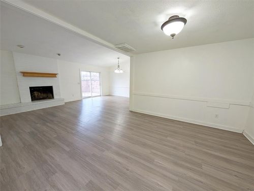 3301 Oakbrook Dr, Del City, OK, 73115-4821 | Card Image