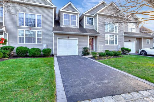 45 Halley Ln, Miller Place, NY, 11764-2456 | Card Image