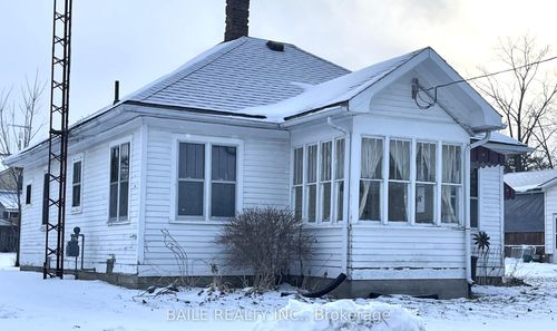 528 St Clair St, Warwick, ON, N0M2S0 | Card Image