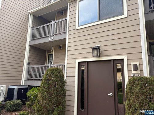 204 River Renaissance, East Rutherford, NJ, 07073 | Card Image