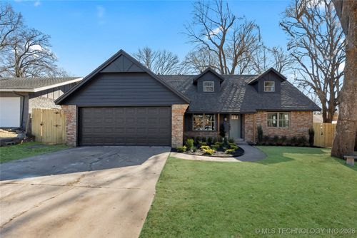 3124 E 79th St, Tulsa, OK, 74136-8740 | Card Image