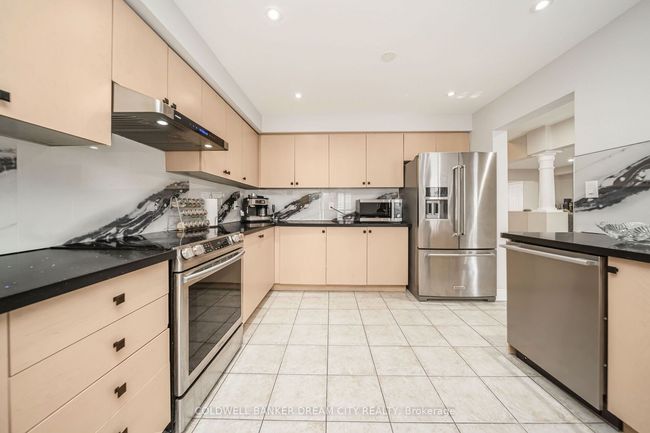 60 Capistro St, House other with 8 bedrooms, 5 bathrooms and 4 parking in Brampton ON | Image 14
