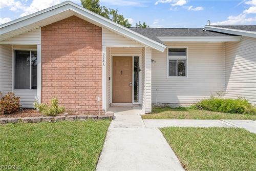 5581 Longleaf Dr, NORTH FORT MYERS, FL, 33917-3468 | Card Image