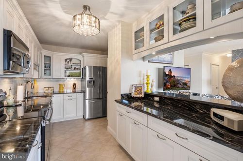 1110-5500 Holmes Run Pkwy, ALEXANDRIA, VA, 22304-2859 | Card Image
