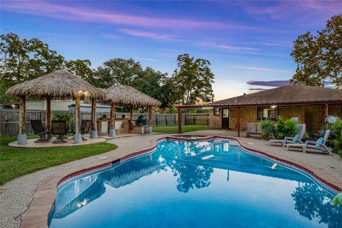 322 E Houston St, Highlands, TX, 77562-2814 | Card Image