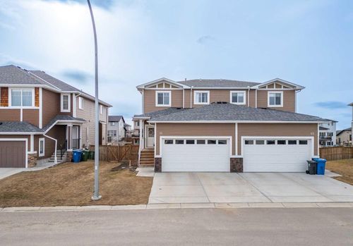 41 Hanson Lane Ne, Home with 3 bedrooms, 2 bathrooms and 4 parking in Langdon AB | Card Image