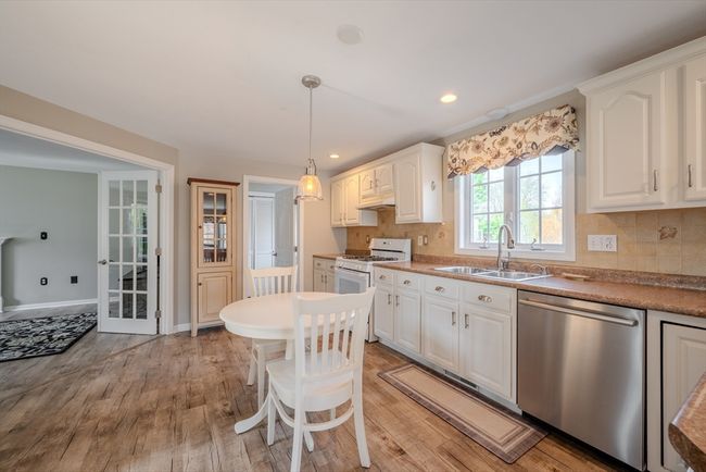 26 Russett Hill Rd, House other with 5 bedrooms, 3 bathrooms and 4 parking in Haverhill MA | Image 5