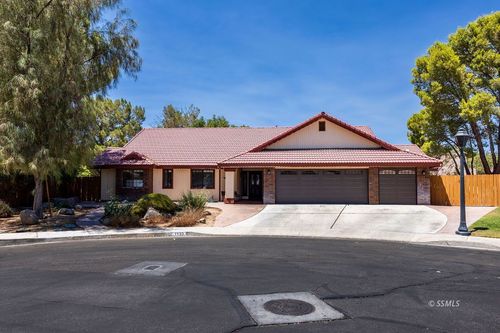 1133 Meadowview Ln, Ridgecrest, CA, 93555-3177 | Card Image