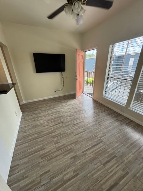 apt-214-3000 Guadalupe St, Austin, TX, 78705-2833 | Card Image