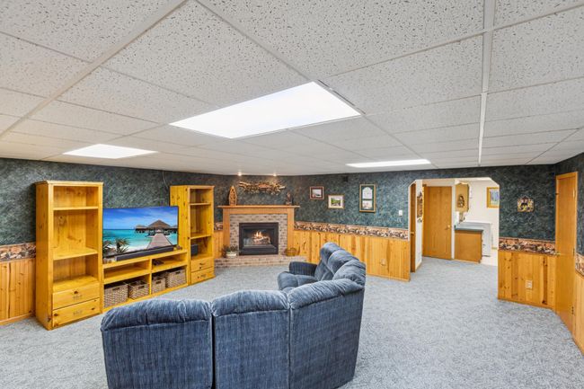 This huge area is perfect for hanging out and relaxing after a hard days work. | Image 22