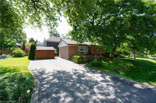 1304 Avon Cres, Oakville, ON, L6J2T7 | Card Image