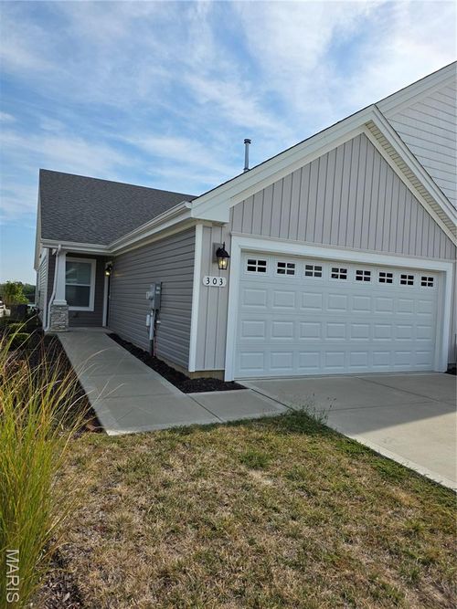 303 Red Rocks Dr, Saint Charles, MO, 63304-5615 | Card Image