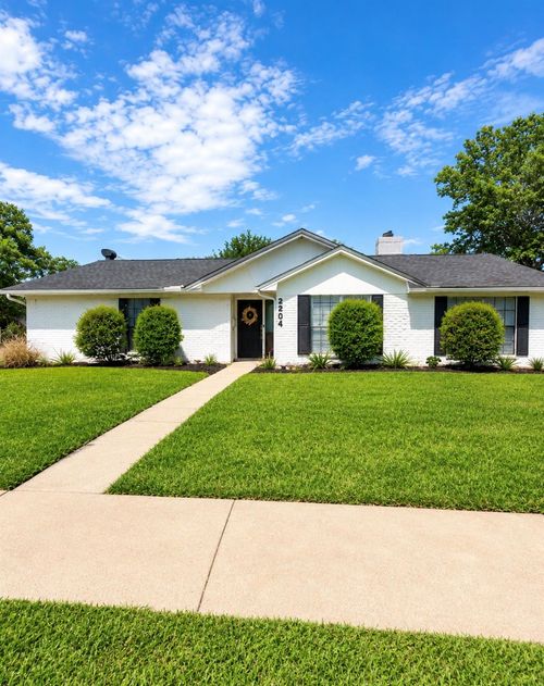 2204 S Fisher Ct, Pasadena, TX, 77502-5624 | Card Image