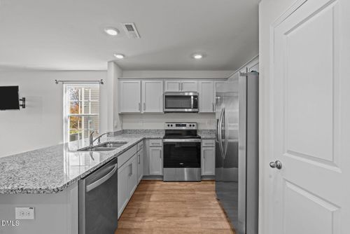 122 March Creek Dr, Fuquay Varina, NC, 27526-4083 | Card Image