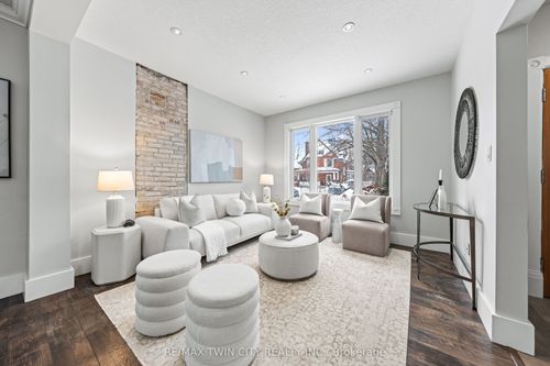 {{alt}} | Card Image