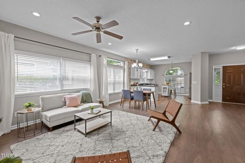 107 Covington Dr, Chapel Hill, NC, 27514-6847 | Card Image
