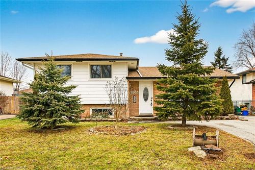 7053 Bonnie St, Niagara Falls, ON, L2G7N1 | Card Image