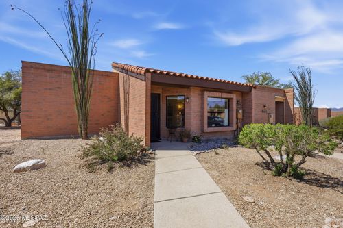 8647 N Little Oak Ln, Tucson, AZ, 85704-0940 | Card Image