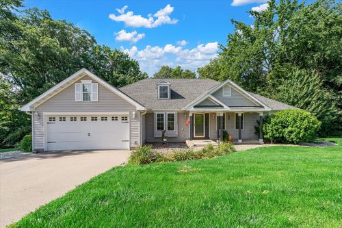2106 Skylane Dr, Muscatine, IA, 52761-8315 | Card Image