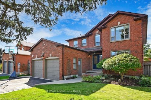 1534 Heritage Way, Oakville, ON, L6M2Z7 | Card Image