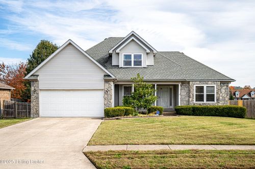 5130 Hunters Point Cir, Louisville, KY, 40216-1486 | Card Image