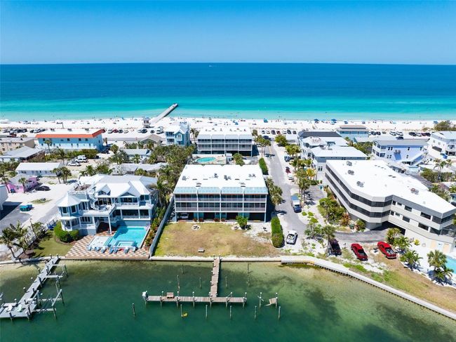 14 - 901 Gulf Dr S, Condo with 2 bedrooms, 2 bathrooms and null parking in Bradenton Beach FL | Image 34