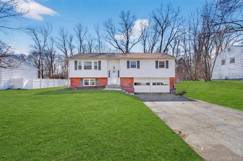 19 Split Tree Dr, New Windsor, NY, 12553-7834 | Card Image