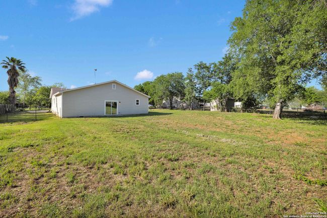 14170 Michael Run, House other with 4 bedrooms, 3 bathrooms and null parking in Lytle TX | Image 7
